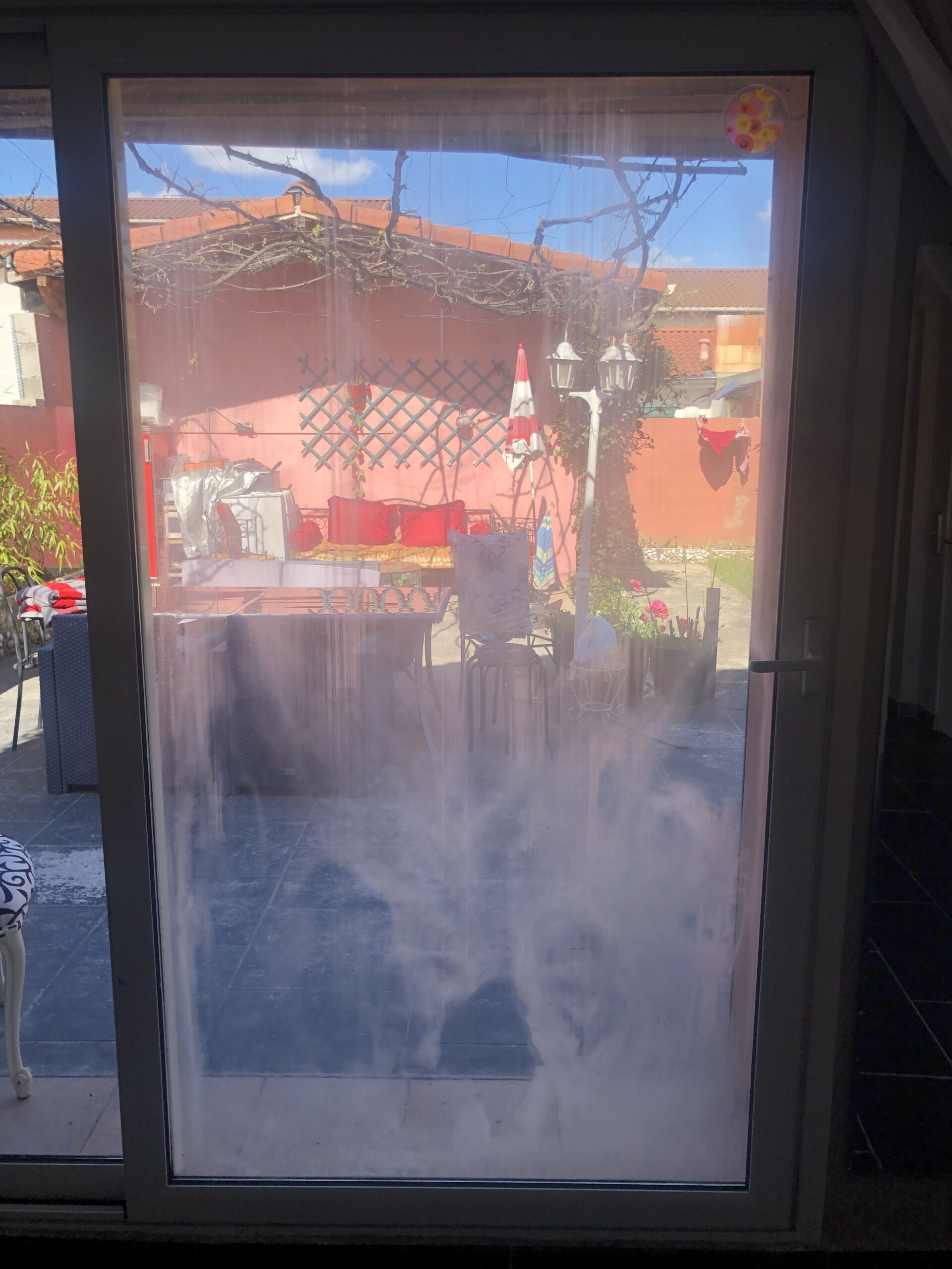 Double vitrage sur porte-fenêtre coulissante aluminium avec problème d'étanchéité