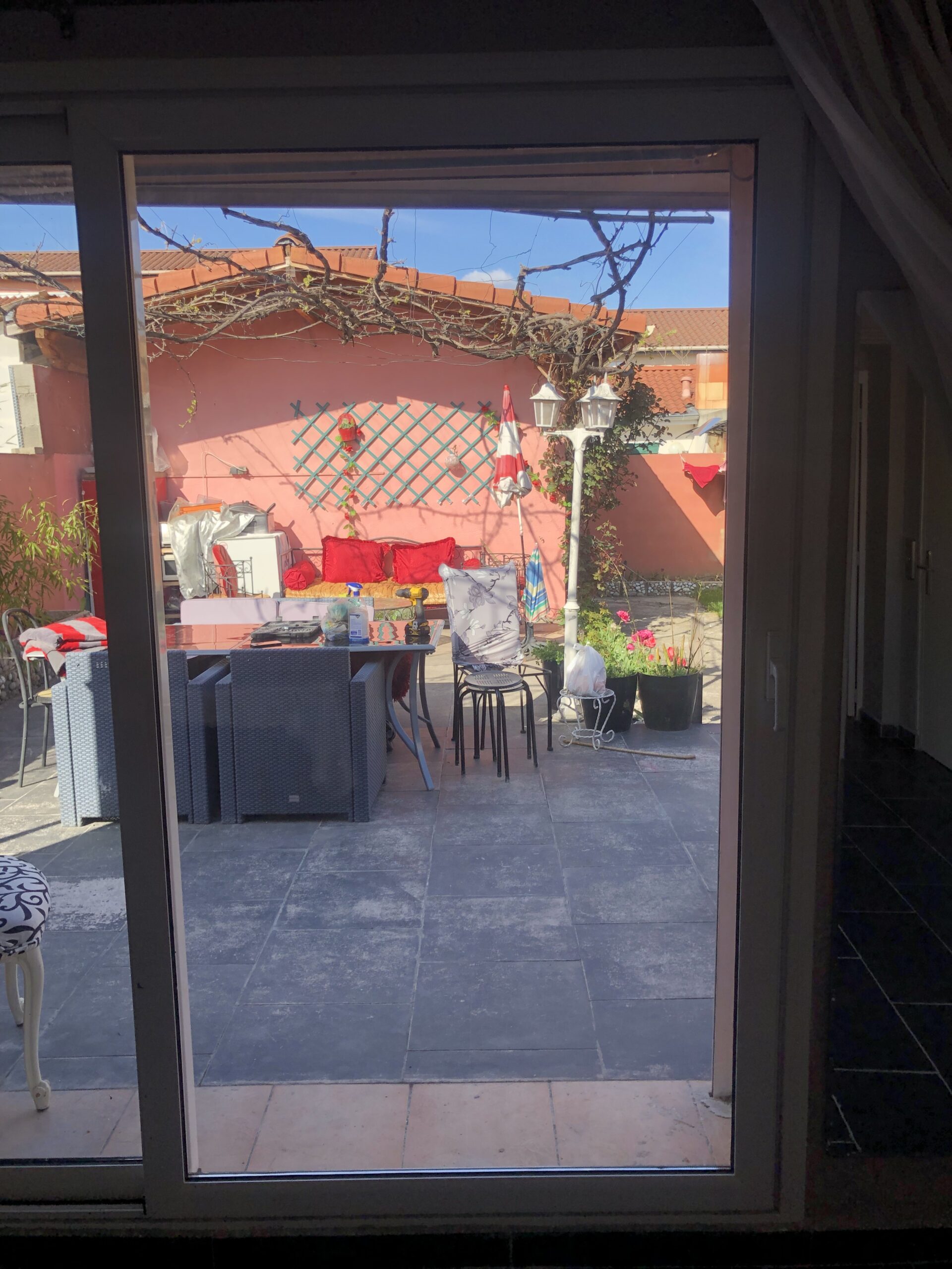 Double vitrage réparé sur porte-fenêtre coulissante aluminium