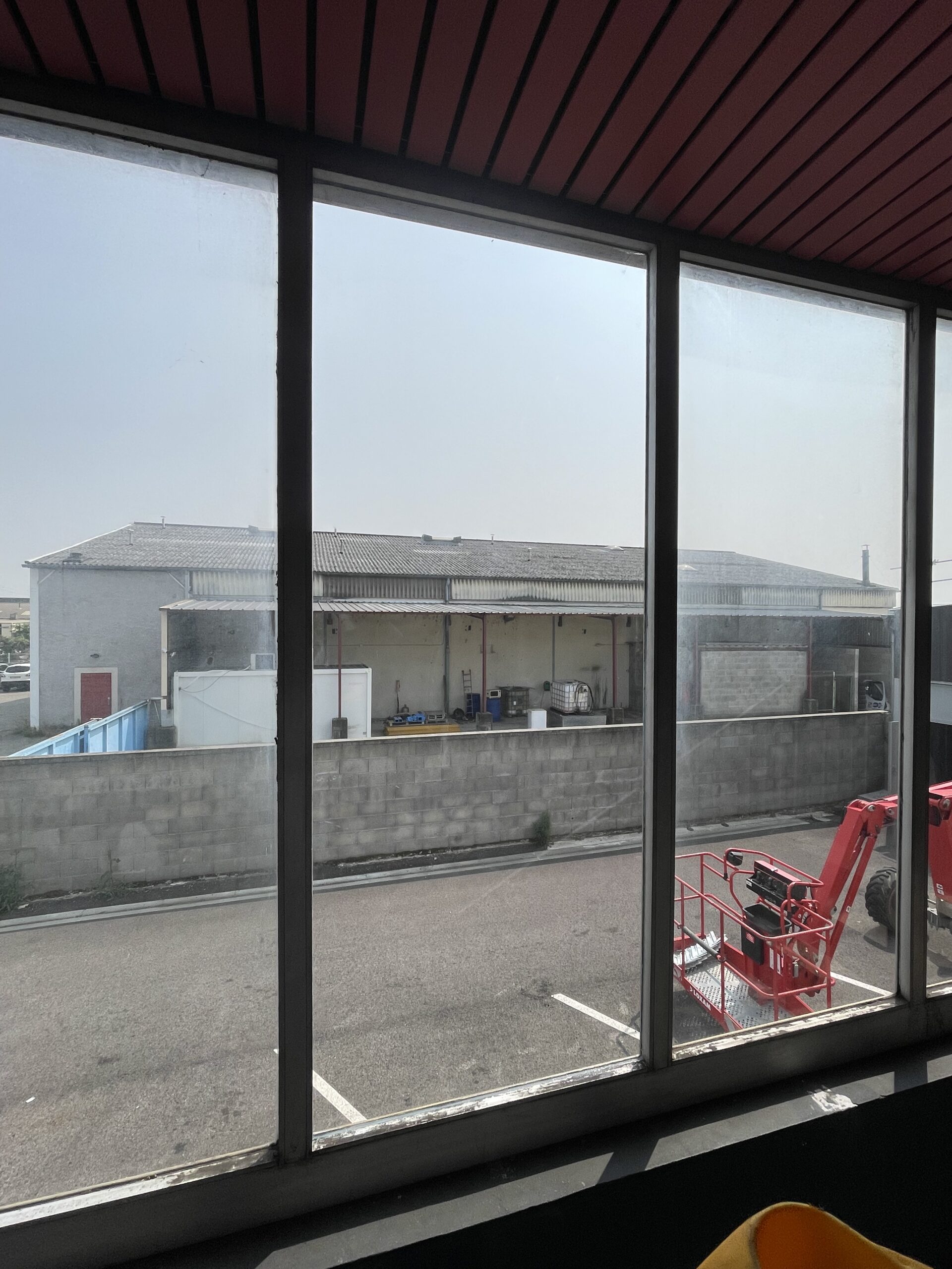 Vitrine en hauteur remplacée